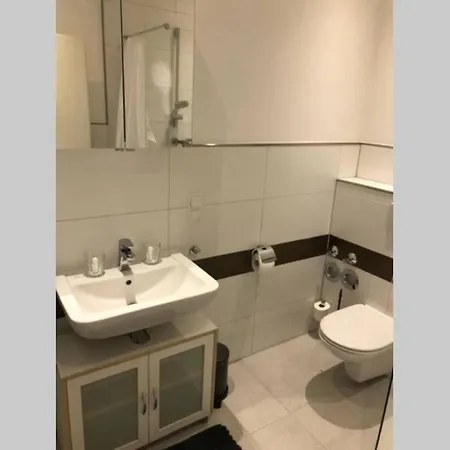 Liverpool - Chillinghouse # 8, Ice 3 Min. Netflix *